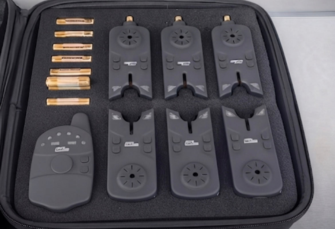 Set de avertizori de pescuit de la FL Fishing include 6 senzori și o stație wireless.